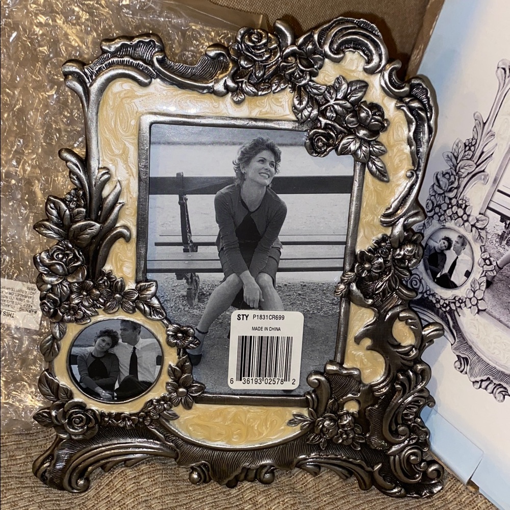 🩶NWT The Cellar Victorian Enamels Floral Frame Elegant Silver & Cream